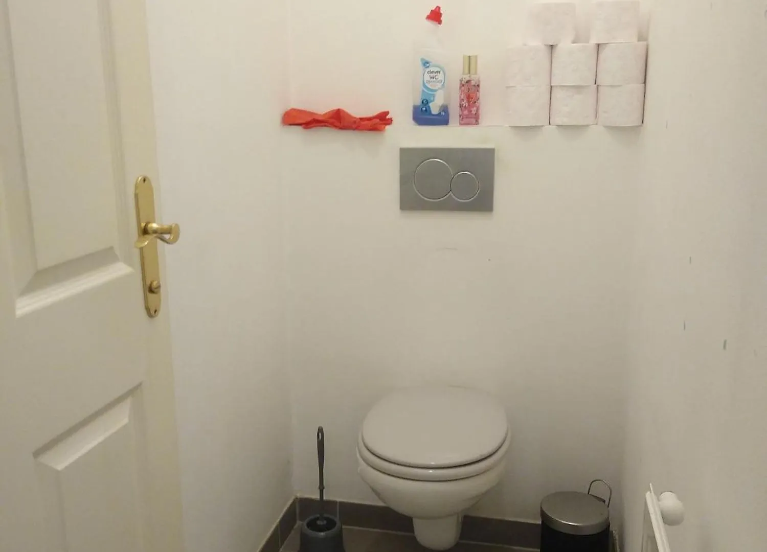 Apartment With 2 Bedrooms And A Small Living Room Vienna
