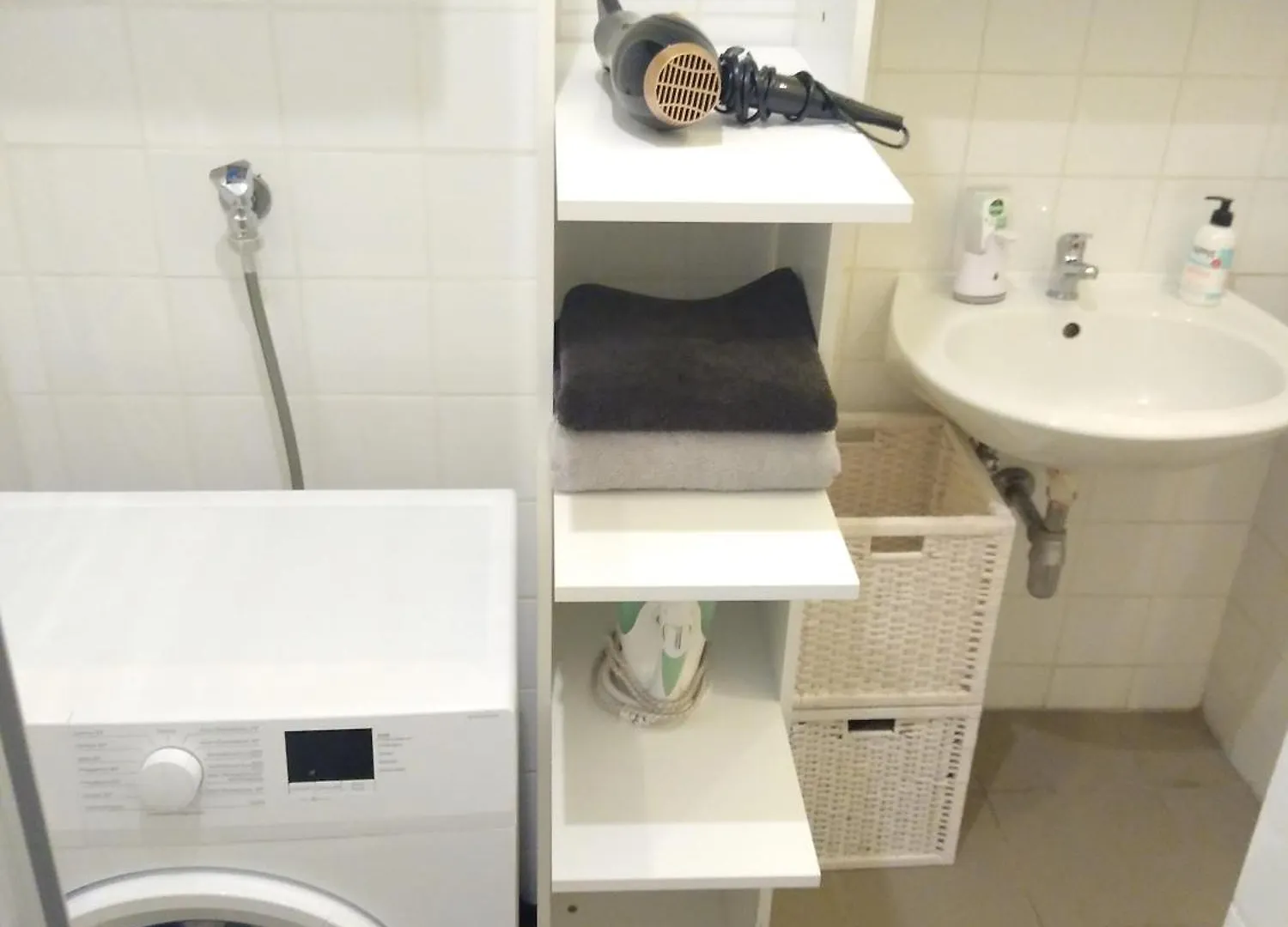 Apartment With 2 Bedrooms And A Small Living Room Vienna 0*,
